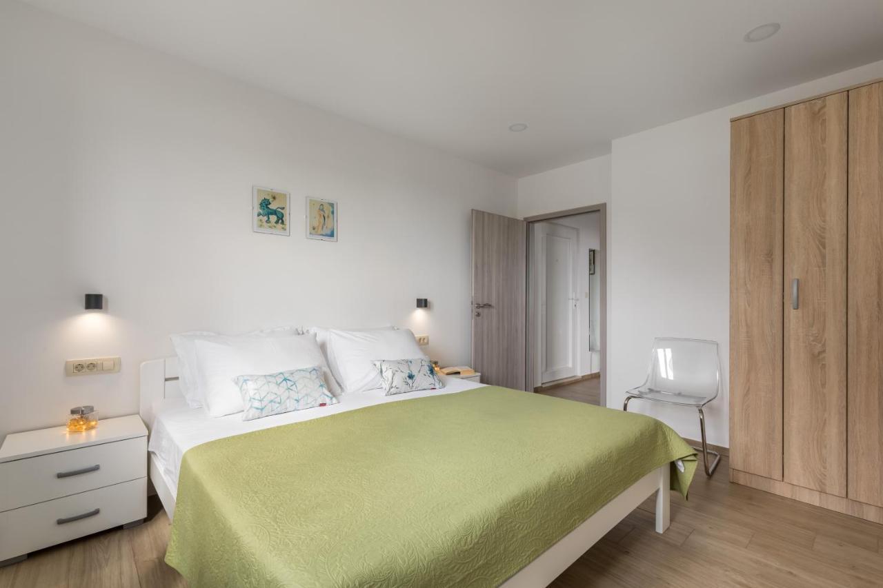 Luxurious Apartments Bona Fide มีมิตเซ ภายนอก รูปภาพ